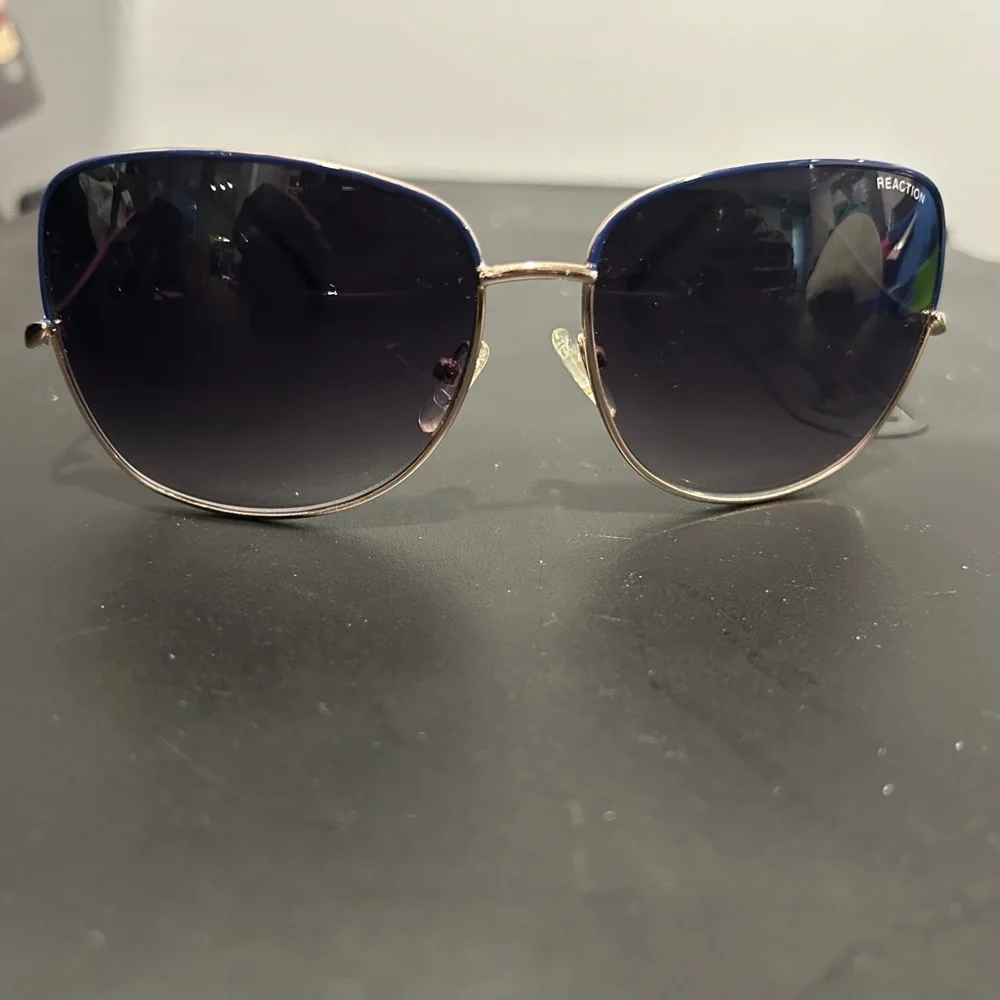 Kenneth Cole Reaction Gold and Blue Sunglasses Timeless Design - Picture 3 of 10